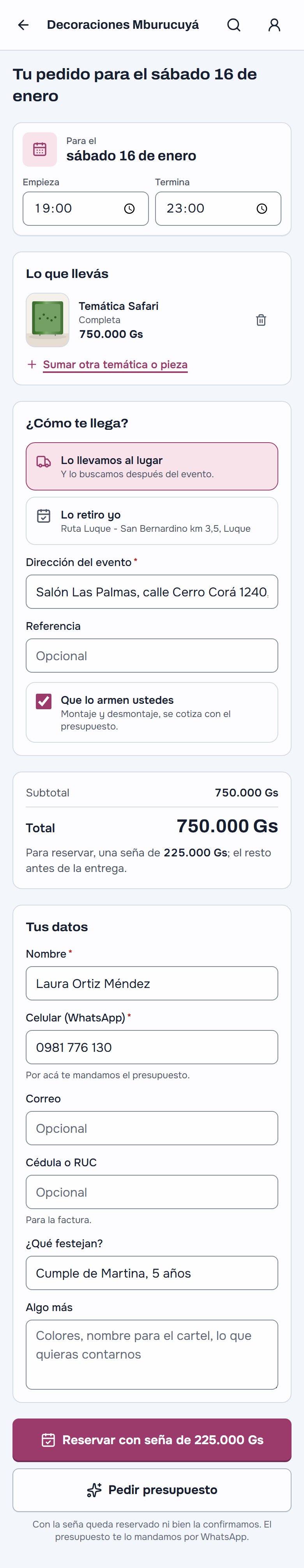 El pedido en el celular: la temática elegida con su precio, cómo llega la decoración con la dirección del evento, el montaje, el resumen con el total y la seña, los datos de la clienta y los botones para pedir el presupuesto o reservar con seña