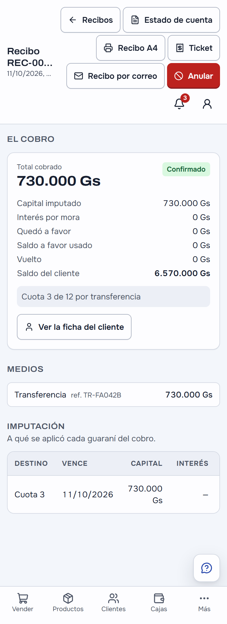 Un recibo de cuota en el celular de quien cobra: 730.000 Gs confirmado, el capital imputado, el interés por mora, lo que quedó a favor, el vuelto y el saldo del cliente, «Cuota 3 de 12 por transferencia», el medio con su referencia y la imputación a la cuota 3; arriba «Recibos», «Estado de cuenta», «Recibo A4», «Ticket», «Recibo por correo» y «Anular»