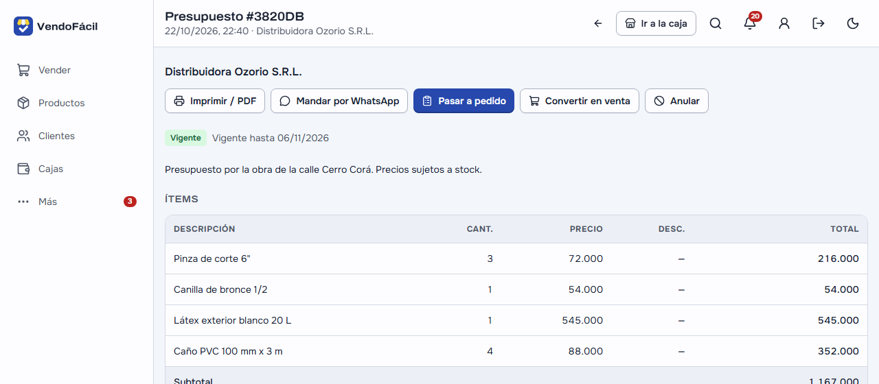 El presupuesto #3820DB de Distribuidora Ozorio S.R.L., con el cliente en grande y los botones «Imprimir / PDF», «Mandar por WhatsApp», «Pasar a pedido», «Convertir en venta» y «Anular»; vigente hasta el 06/11/2026, con la nota «Presupuesto por la obra de la calle Cerro Corá. Precios sujetos a stock.», y sus ítems: 3 pinzas de corte, una canilla de bronce, un látex exterior de 20 L y 4 caños de PVC de 100 mm, que suman 1.167.000 Gs