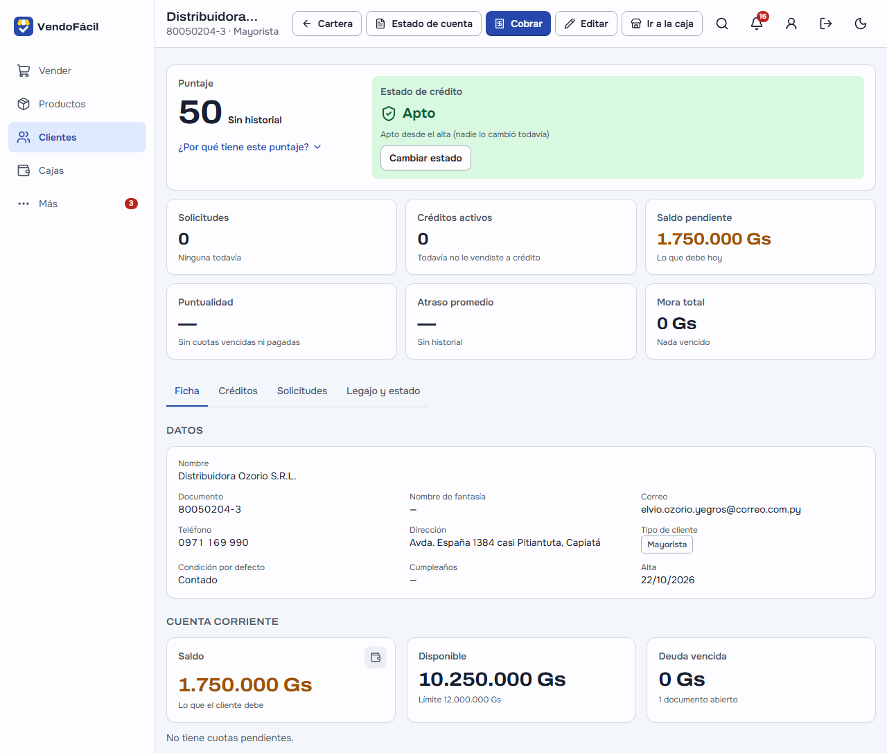 La ficha de Distribuidora Ozorio S.R.L.: Apto, con puntaje 50 sin historial, saldo pendiente 1.750.000 Gs y mora 0 Gs; sus datos con el RUC, el teléfono, la dirección en Capiatá y el tipo de cliente Mayorista; y la cuenta corriente con saldo 1.750.000 Gs, disponible 10.250.000 Gs de un límite de 12.000.000 Gs y deuda vencida 0 Gs